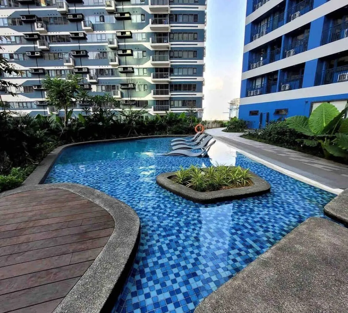 Cosmo Nest Air Skyline One Br Makati 2270 Gym Swim Park 300 Mbps Apartment Manila